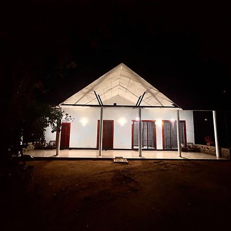 Neem Holiday Bungalow Yala Tissamaharama Exterior foto